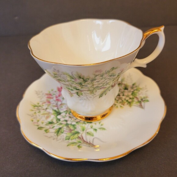 Vtg Royal Albert Friendship Hand Painted Floral Design Teacup And Saucer Set - Picture 2 of 10